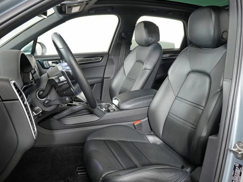 Used 2023 Porsche Cayenne AWD/4WD image 5