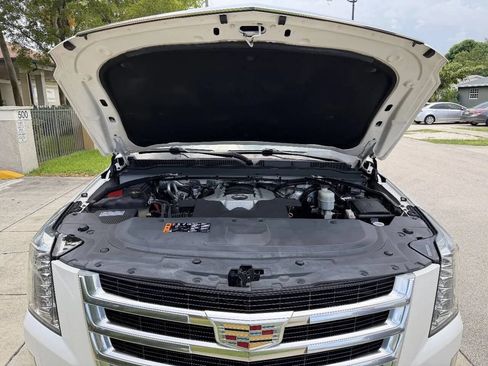 Used 2017 Cadillac Escalade 2WD image 14