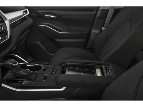 Used 2022 Toyota Highlander Platinum image 9