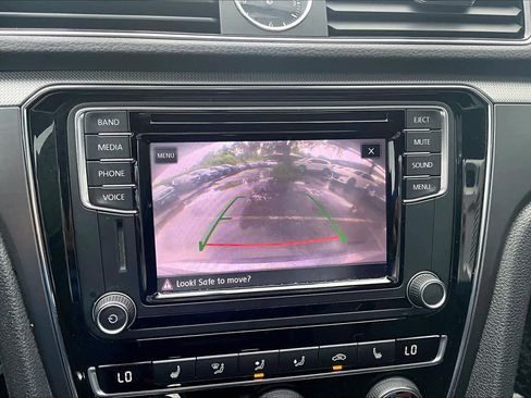 Used 2017 Volkswagen Passat 1.8T R-Line FWD image 27