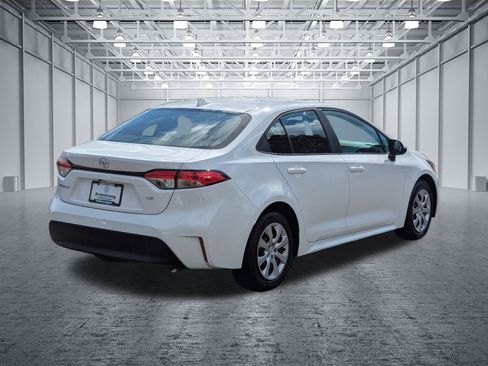 Used 2025 Toyota Corolla LE FWD image 5
