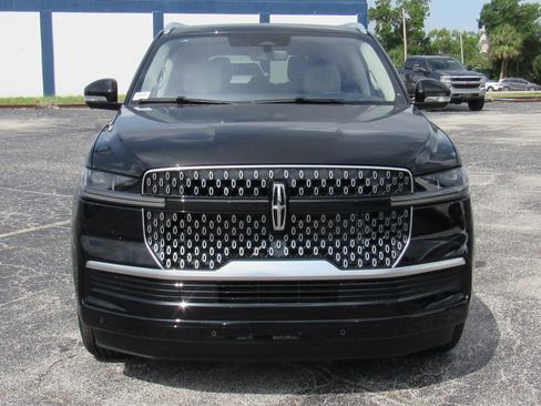 New 2025 Lincoln Navigator Reserve image 9