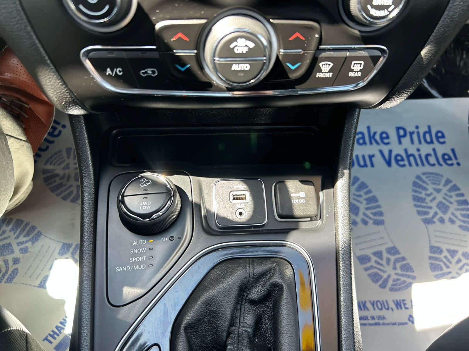 Used 2019 Jeep Cherokee Overland w/ Technology Group AWD/4WD image 20