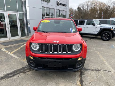Used 2018 Jeep Renegade Latitude w/ Cold Weather Group image 8