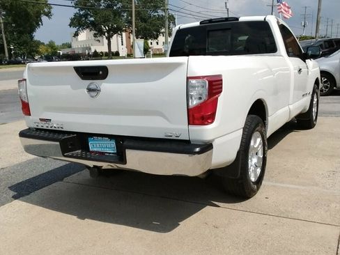 Used 2018 Nissan Titan SV RWD image 4