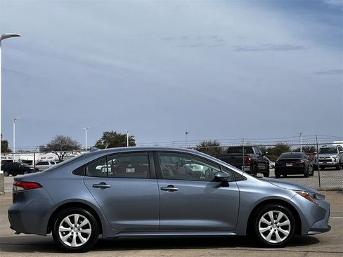 Used 2024 Toyota Corolla LE image 3