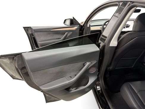 Certified 2023 Tesla Model Y Long Range AWD/4WD image 10
