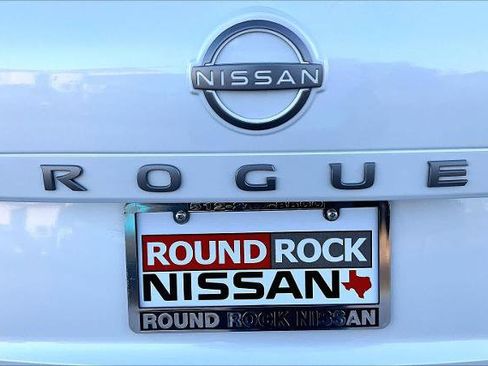 Certified 2025 Nissan Rogue SV image 9