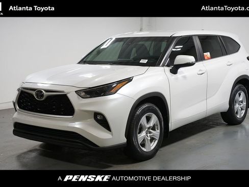 Certified 2024 Toyota Highlander LE image 1