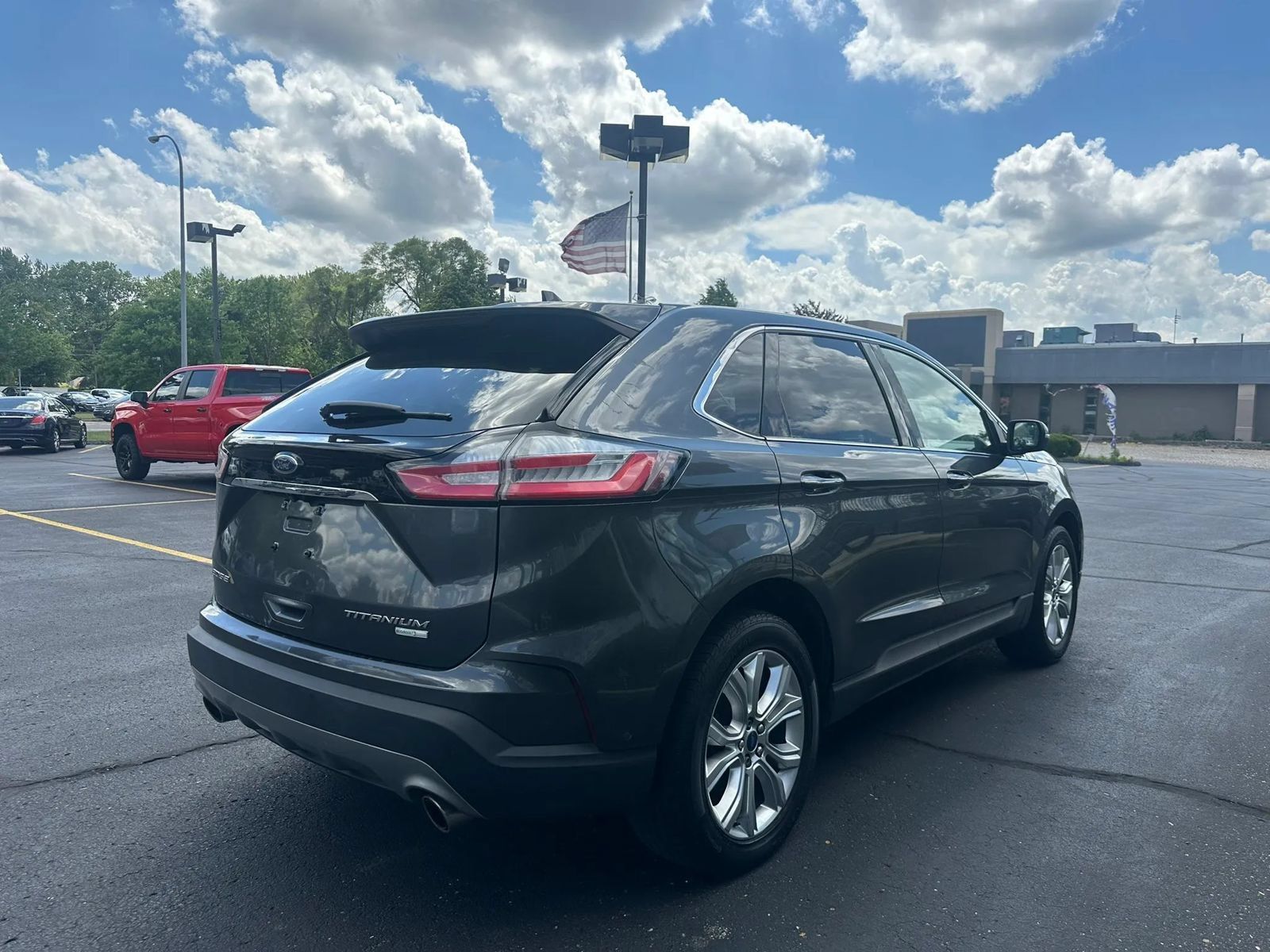Used 2020 Ford Edge Titanium w/ Equipment Group 301A AWD/4WD image 4