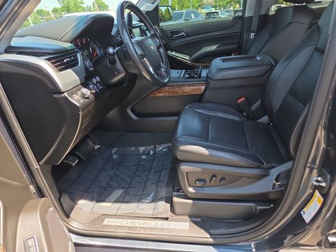 Used 2019 Chevrolet Suburban Premier AWD/4WD image 19