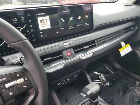 Used 2025 Kia K4 EX image 28