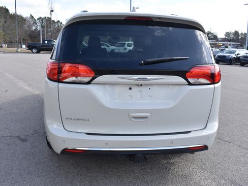 Used 2020 Chrysler Pacifica Touring-L Plus w/ Tire & Wheel Group image 8