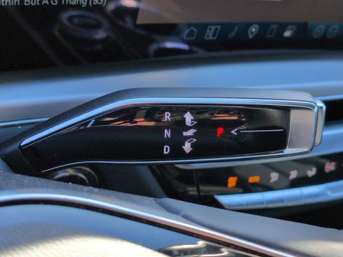 Used 2024 Cadillac Lyriq Luxury image 25