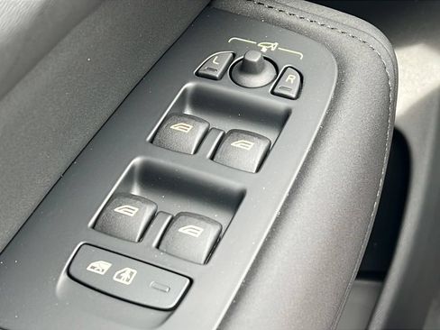 New 2026 Volvo XC60 B5 Plus AWD/4WD image 18