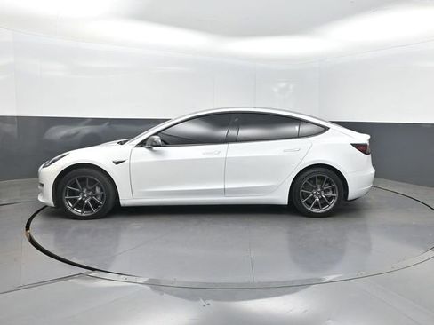 Used 2019 Tesla Model 3 Mid Range image 2