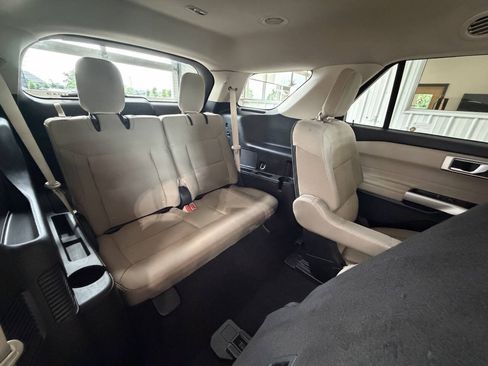 Used 2023 Ford Explorer XLT AWD/4WD image 30