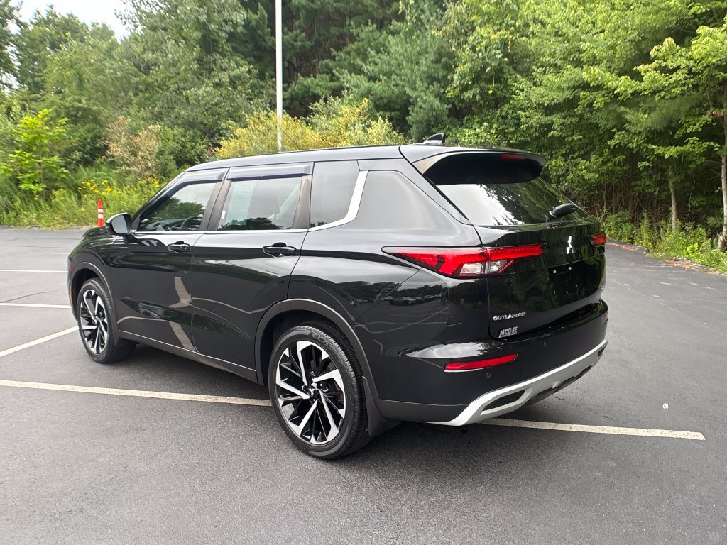 Used 2023 Mitsubishi Outlander SE AWD/4WD image 3