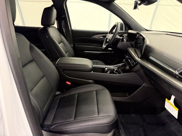 New 2026 Chevrolet Traverse LT w/ Driver Confidence Package AWD/4WD image 24