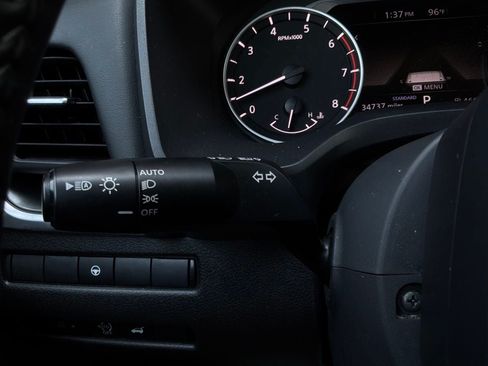 Used 2025 Nissan Rogue SV FWD image 34