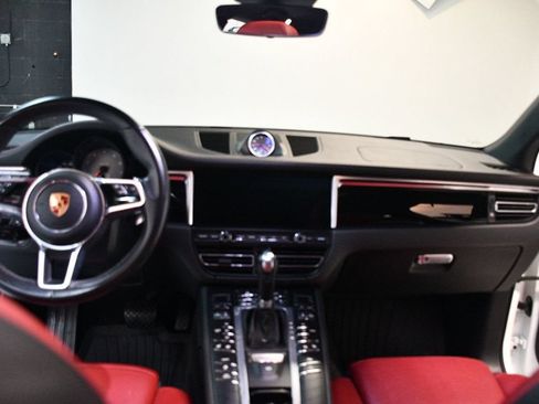 Used 2020 Porsche Macan S AWD/4WD image 5