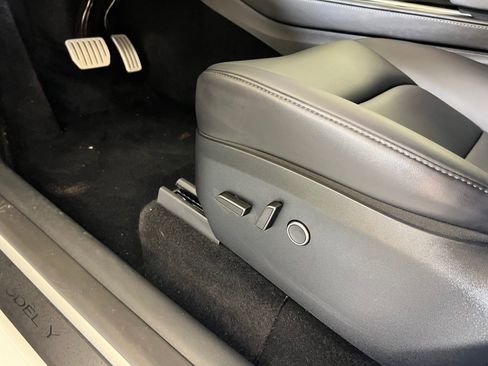 Used 2025 Tesla Model Y Performance image 13