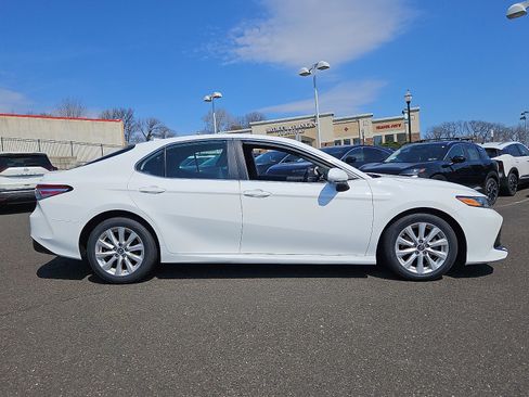 Used 2019 Toyota Camry LE image 7