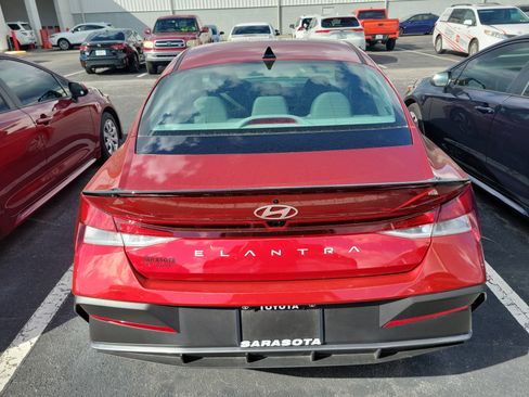 Used 2025 Hyundai Elantra Sport image 5