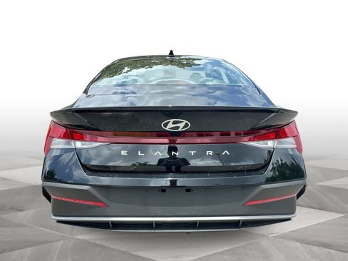 Used 2025 Hyundai Elantra Sport FWD image 7