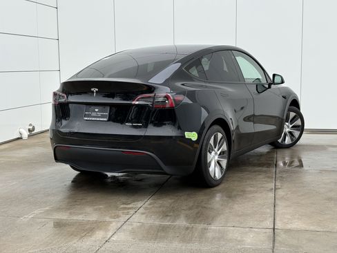 Used 2023 Tesla Model Y Long Range image 7