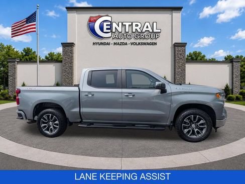 Used 2023 Chevrolet Silverado 1500 LT AWD/4WD image 9