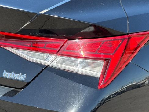 Used 2023 Hyundai Elantra Limited image 34