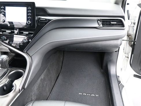 Used 2022 Toyota Camry SE image 16