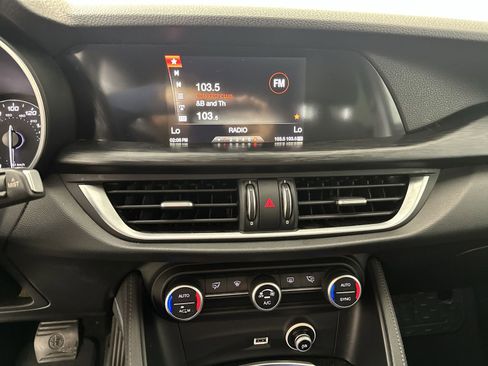 Used 2019 Alfa Romeo Stelvio AWD image 21
