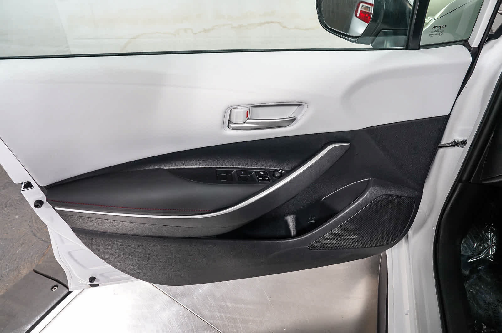 Used 2024 Toyota Corolla SE FWD image 21