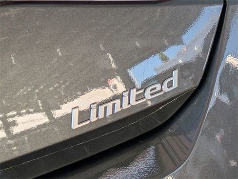 Used 2025 Hyundai Elantra Limited image 30