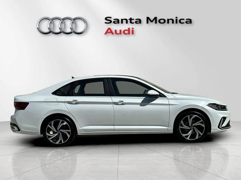 Used 2025 Volkswagen Jetta SEL image 8