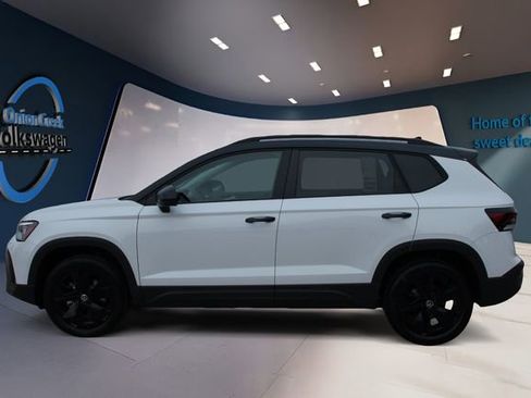 New 2026 Volkswagen Taos SE image 7