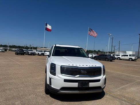Used 2020 Kia Telluride S w/ S 8 Passenger Seating Package FWD image 4