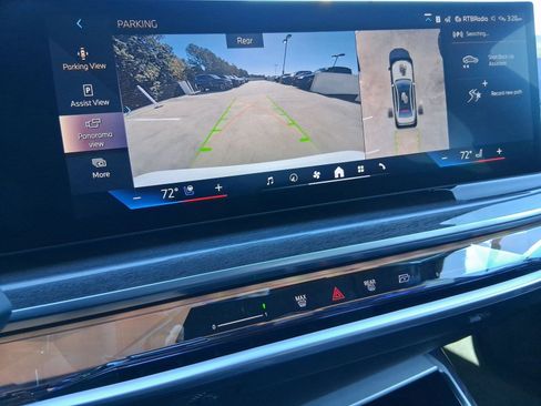 New 2026 BMW 750e xDrive w/ Premium Package image 25