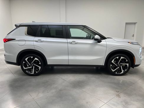 Used 2024 Mitsubishi Outlander SE AWD/4WD image 10
