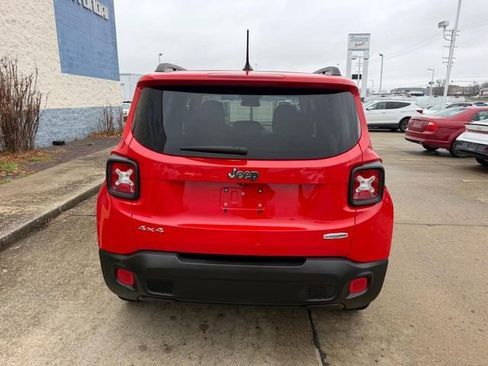 Used 2016 Jeep Renegade Latitude image 4