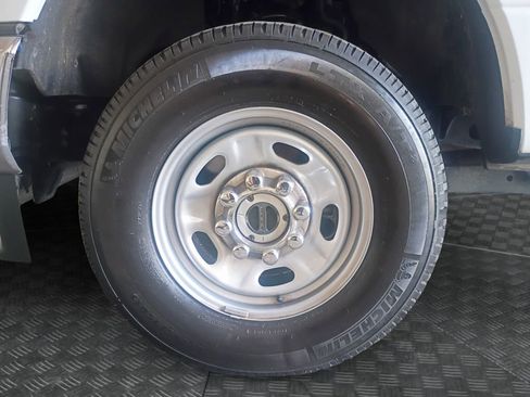 Used 2022 Ford F250 XL w/ Power Equipment Group image 23