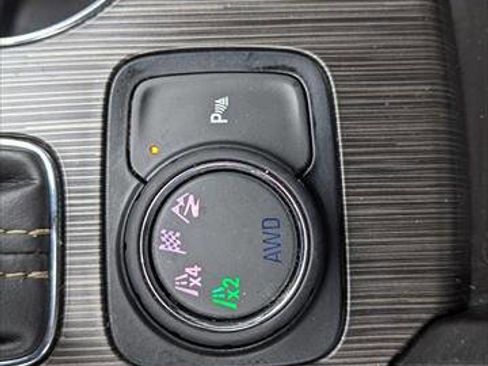 Used 2019 GMC Acadia SLT image 28