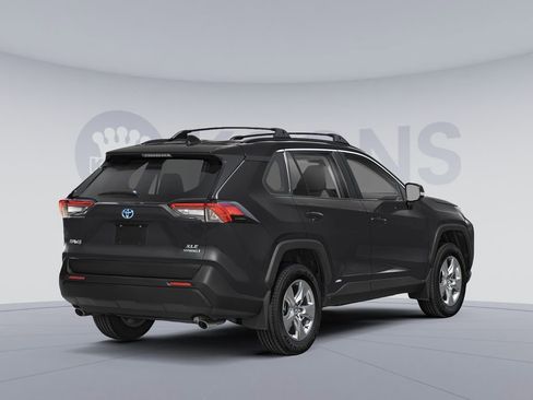 Used 2025 Toyota RAV4 XLE w/ Convenience Package AWD/4WD image 2