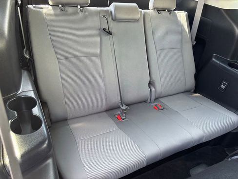 Used 2023 Toyota Highlander L FWD image 18