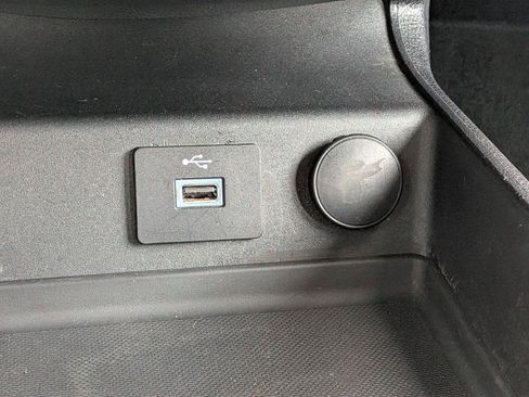 Used 2017 Ford Fusion SE FWD image 13