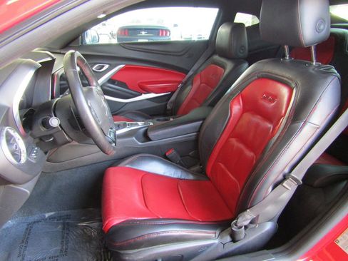 Used 2017 Chevrolet Camaro SS image 9