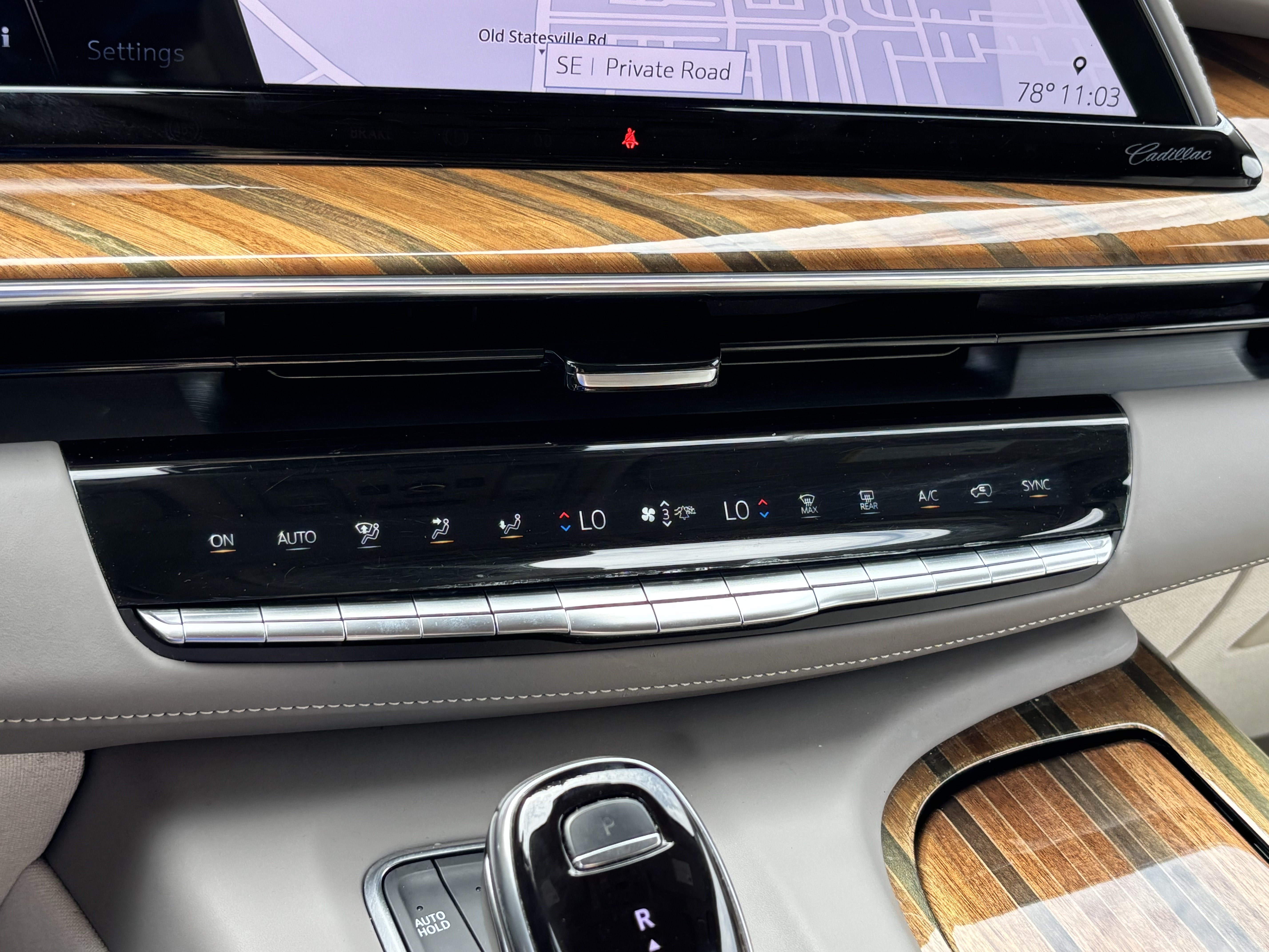 Used 2021 Cadillac Escalade Premium Luxury Platinum RWD image 28
