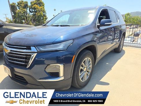Used 2023 Chevrolet Traverse LT FWD image 2